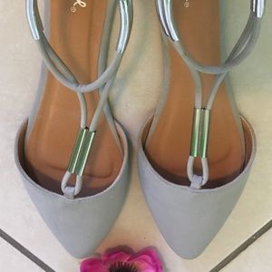 Qupid Size 9 Fashioned Sandals Flats Gray Suede